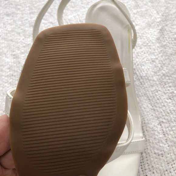 Wild Diva , size 6 white dress shoes, chunky heel, strappy shoes. New - Picture 7 of 7